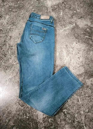 Jean slim femme LPB Les Petites Bombes – bleu délavé – taille 36, marke: Lpb Woman, zustand: Sehr gut, größe: S / 36 / 8, 12,00 €, 13,30 € inklusive Vinted-Käuferschutz