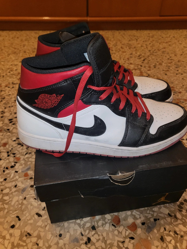 Air Jordan 1 Mid rosse e nere 5