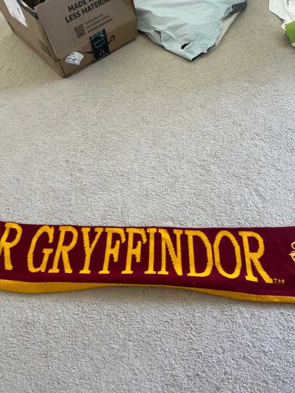 Maroon yellow Gryffindor Harry Potter scarf 3