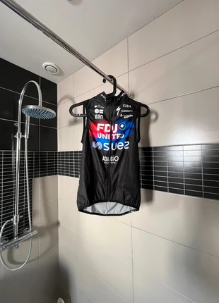 Gilet S édition TDFF Fdj-Suez 2025, marke: Gobik, zustand: Neu, mit Etikett, größe: S, 55,00 €, 58,45 € inklusive Vinted-Käuferschutz