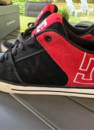 DC Shoes – Chaussures de skate – Noir & Rouge, brand: DC Shoes, condition: Good, size: 42, €30.00, €32.20 includes Buyer Protection