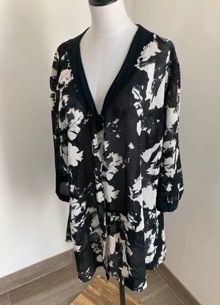 🌸 Superbe gilet ajouré noir et blanc - Taille XXL 🌸, marque: LOOK, état: Très bon état, taille: XXL / 44 / 16, 9,99 €, 11,19 € Protection acheteurs incluse