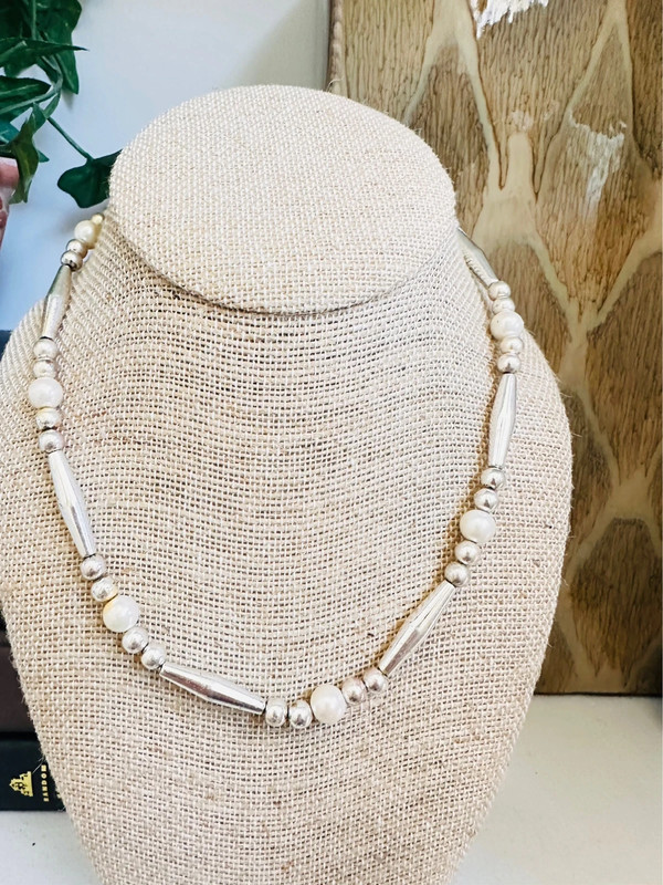 Silver and pearl necklace 1