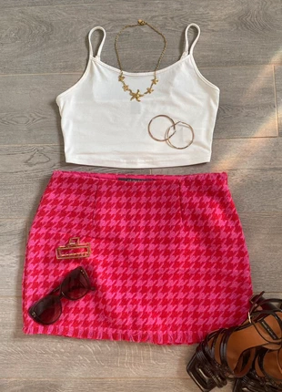 Bas jupe mini rose et rouge à carreaux - Taille 38/M - Motif sergé, merk: Primark, staat: Heel goed, maat: M / 38 / 10, € 8,00, € 9,10 inclusief Kopersbescherming