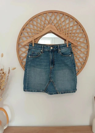 Falda vaquera Stradivarius en color azul clásico, talla 34, marque: Stradivarius, état: Très bon état, taille: XS / 34 / 6, 10,00 €, 11,20 € Protection acheteurs incluse