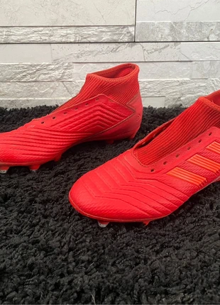 Crampon adidas predator rouge taille 44 quasiment neuf, marke: adidas, zustand: Neu, größe: 44, 19,99 €, 21,69 € inklusive Vinted-Käuferschutz
