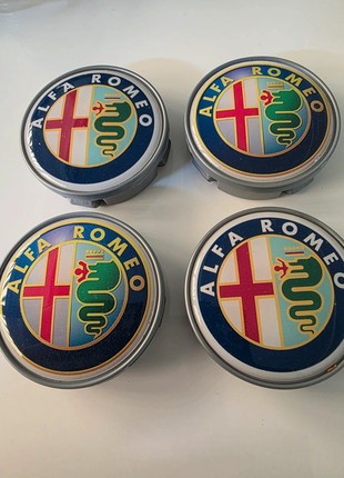Set Alfa Romeo naafkappen, merk: Alfa Romeo, staat: Nieuw zonder prijskaartje, maat: Prematuur, tot 44 cm, 10,00 €, 11,20 € inclusief Kopersbescherming