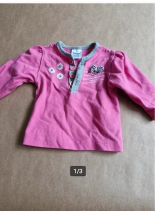 Roze shirtje met bloemen en strik Maat 56, brand: Dirkje, condizioni: Ottime, taglia: 1-3 mesi / 56 cm, €1.50, €2.28 include la Protezione acquisti
