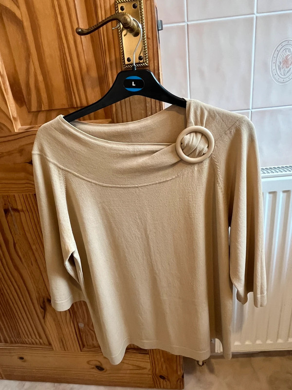 Good condition ladies beige top size large brand Josephine Chaus Vinted