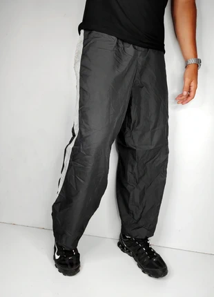 Pantalon survêtement noir gris imperméable Nike, marque: Nike, état: Bon état, taille: L, 15,00 €, 16,45 € Protection acheteurs (Pro) incluse