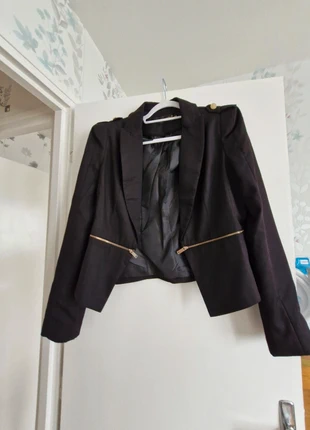 Veste noir avec épaulettes fermetures décoration, marque: LULUMARY, état: Très bon état, taille: M / 38 / 10, 4,50 €, 5,43 € Protection acheteurs incluse