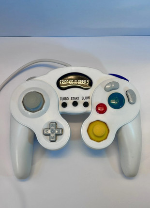 Manette Générique GameCube – Eareeks and Geeks, état: Très bon état, 14,99 €, 15,68 € Protection acheteurs (Pro) incluse
