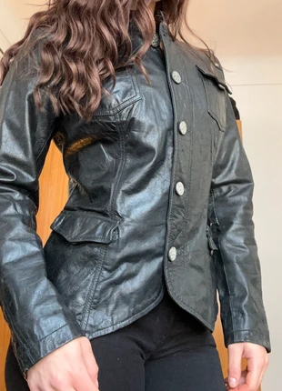 veste en cuir oakwood vintage noir cintré M 38 avec boutons, marque: OAKWOOD, état: Très bon état, taille: M / 38 / 10, 53,00 €, 56,35 € Protection acheteurs incluse