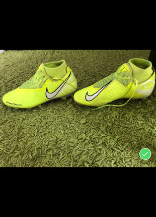 Chaussure de foot Nike Phantom Jaune fluo Vinted