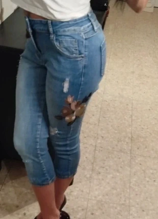 Pantacourt jean brodé Y2K – Taille M/38, brand: y2k, condizioni: Ottime, taglia: M / IT 42 / EU 38, €12.00, €13.30 include la Protezione acquisti