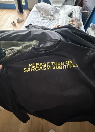 Sweat noir Please Turn On Sarcasm Subtitles – Pull & Bear, brand: Pull & Bear, condition: Very good, size: S, €8.00, €9.10 includes Buyer Protection