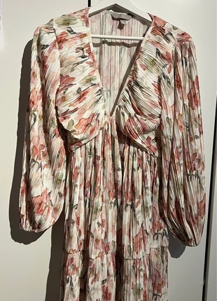 H&M Floral Pleated Mini Dress, marke: H&M, zustand: Sehr gut, größe: S / 36 / 8, 13,00 €, 14,35 € inklusive Vinted-Käuferschutz