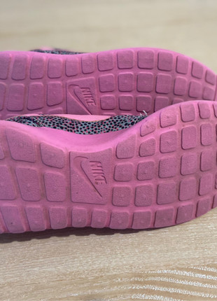 All pink nike roshe on sale