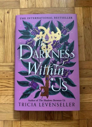 The Darkness Within Us (Fairyloot exclusive Hardback), zustand: Neu, 25,00 €, 26,95 € inklusive Vinted-Käuferschutz