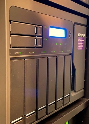 Qnap TVS-882 (nas), marca: NAS, estado: Muito bom, €1,100.00, €1,155.70 inclui Proteção do Comprador