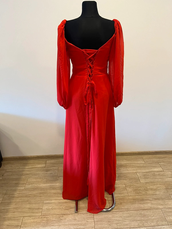 Raudona puošni suknelė 5