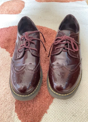 Chaussures basses type dr marteens , staat: Heel goed, maat: 39, € 10,00, € 11,20 inclusief Kopersbescherming