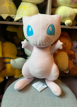 Peluche Pokémon Mew – Officielle NEUVE pikachu et Eevee - noël, merk: Pokémon, staat: Nieuw met prijskaartje, maat: M, € 32,90, € 35,25 inclusief Kopersbescherming Pro