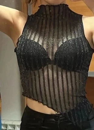 Débardeur asymétrique scintillant – noir & audacieux, merk: Aesthetic, staat: Heel goed, maat: S / 36 / 8, € 22,90, € 24,75 inclusief Kopersbescherming