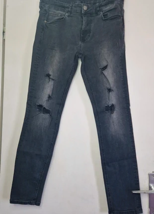Jean noir déchiré homme Primark – Taille W34 / FR 44, marke: Primark, zustand: Sehr gut, größe: W34 | DE 50, 3,00 €, 3,85 € inklusive Vinted-Käuferschutz