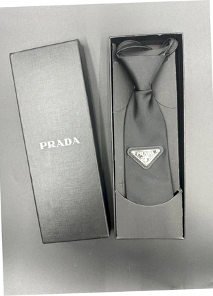 Terno e gravata, merk: Prada, staat: Heel goed, € 70,00, € 74,20 inclusief Kopersbescherming