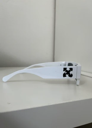 Witte zonnebril, estado: Muito bom, €14.99, €16.44 inclui Proteção do Comprador