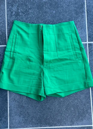 Short vert taille haute Stradivarius - T38, marque: Stradivarius, état: Très bon état, taille: M / 38 / 10, 10,00 €, 11,20 € Protection acheteurs incluse