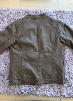 Veste en cuir marron , marke: Miss Avant Premiere, zustand: Gut, größe: 10 Jahre / 140, 5,00 €, 5,95 € inklusive Vinted-Käuferschutz