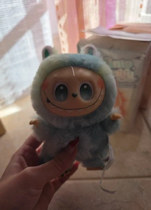 Labubu Serenity Big into energy, marke: POPMART, zustand: Neu, mit Etikett, größe: Einheitsgröße, 10,00 €, 11,20 € inklusive Vinted-Käuferschutz