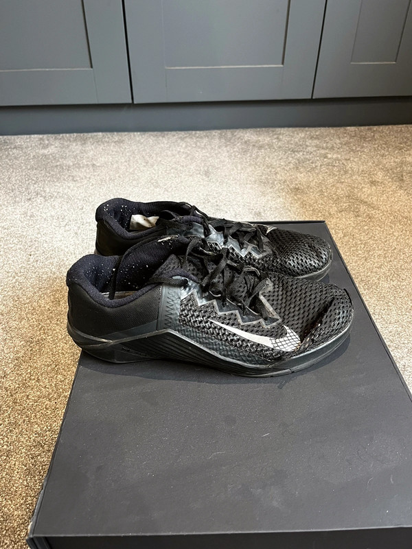Black nike size 9 sales