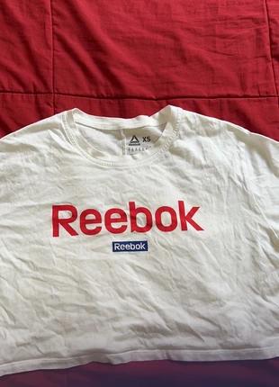 T-shirt reebok donna croppata , brand: Reebok, condizioni: Ottime, taglia: XS / IT 38 / EU 34, €4.00, €4.90 include la Protezione acquisti