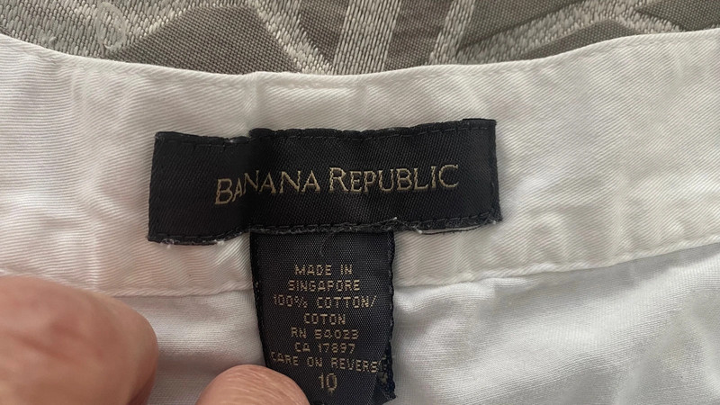 Banana Republic Women’s white shorts size 10 100% cotton 3