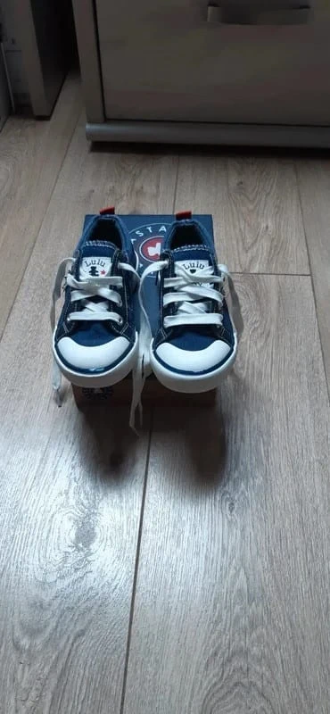 Chaussures basses / baskets en toile lulu castagnette pointure 28 en très bon état - photo numéro 2