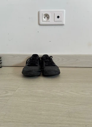 Chaussure de sport Nike noires, marque: Nike, état: Satisfaisant, taille: 33, 13,00 €, 14,35 € Protection acheteurs incluse