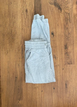 Jogging gris stradivarius, marke: Stradivarius, zustand: Sehr gut, größe: S / 36 / 8, 5,00 €, 5,95 € inklusive Vinted-Käuferschutz
