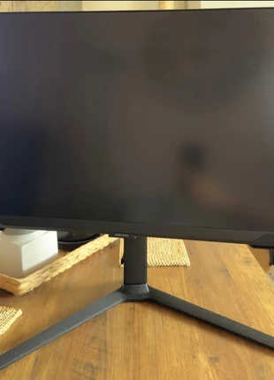 Samsung odyssey g7 4k 144 Hz Monitor, marke: Samsung, zustand: Gut, 310,00 €, 326,20 € inklusive Vinted-Käuferschutz