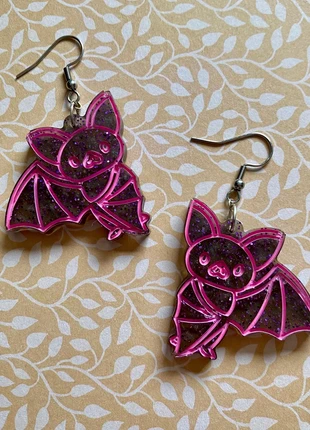 Vleermuis oorbellen hot pink halloween goth girl, merk: Killstar, staat: Goed, € 5,00, € 5,95 inclusief Kopersbescherming