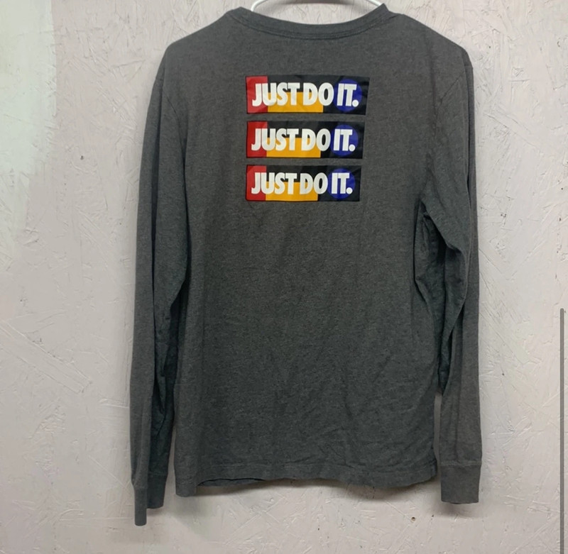 Men’s medium Nike long sleeve shirt 2