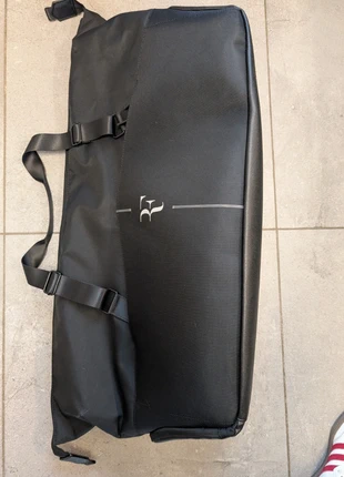 Tennisbag Wilson RF (6 rackets), merk: Wilson, staat: Heel goed, € 70,00, € 74,20 inclusief Kopersbescherming