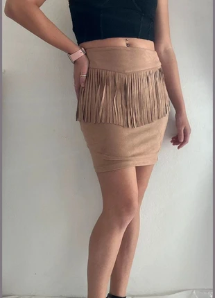 Gonna rosa cipria scamosciata con frange / Jupe en daim rose poudré à franges S - M, marca: Amisu, estado: Muito bom, tamanho: M / 38 / 10, €6.00, €7.00 inclui Proteção do Comprador