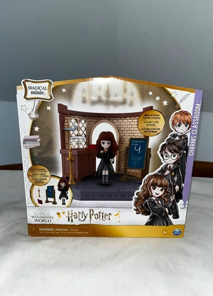 Figurine Hermione Granger, merk: Wizarding world, staat: Heel goed, maat: 4 jaar / 104 cm, € 10,00, € 11,20 inclusief Kopersbescherming