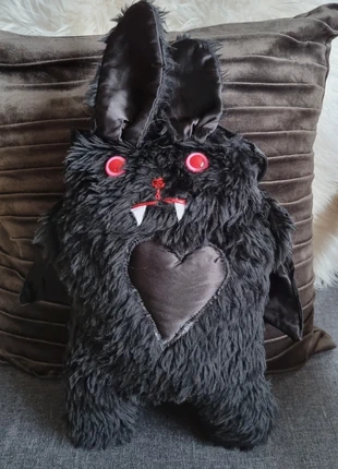 Bunny-pocalypse goth stuffed bunny , merk: foreverinblack, staat: Heel goed, maat: Universeel, € 12,00, € 13,30 inclusief Kopersbescherming