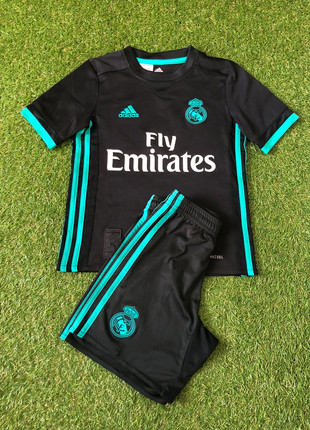 🇪🇸 Real 2017/18 Xs7/8ans Kit Ronaldo, marke: adidas, zustand: Sehr gut, größe: 6 Jahre / 116, 24,00 €, 25,90 € beinhaltet Vinted-Käuferschutz Pro