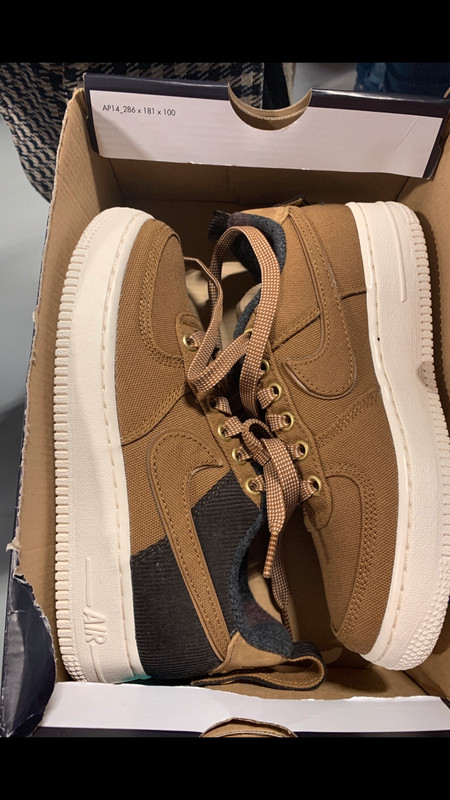 Chaussure Nike collaboration carhartt - Vinted