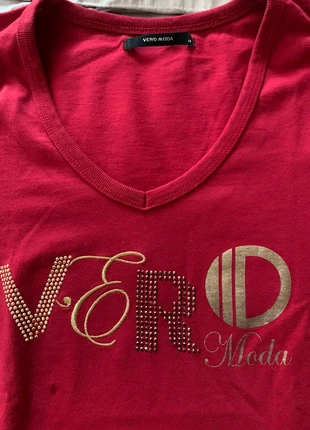 T-Shirt mit Stickerei, marke: Vero Moda, zustand: Sehr gut, größe: M / 38 / 10, 6,00 €, 7,00 € inklusive Vinted-Käuferschutz